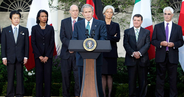 George W Bush y ministros de Economia del G 7 anunciando la crisis tras la caida de Lehman Brothers